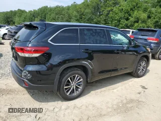 2017 Toyota Highlander XLE with VIN 5TDJZRFH9HS461668, listed as a Copart auction lot 60532375 with 82,923 mi miles and Salvage title. Bid and sale history available at DreamBid. Image 3.