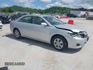 2008 Toyota Camry LE z VIN 4T1BE46K98U195378, wystawiony jako IAAI lot #42187253 z przebiegiem Nie podano mil oraz . Historia ofert i sprzedaży dostępna na DreamBid. Obrazek 1.