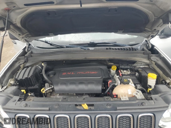 2015 Jeep Renegade Sport with VIN ZACCJBAT5FPC21353, listed as a Copart auction lot 50152355 with 195,175 mi miles and Salvage Title. Bid and sale history available at DreamBid. Image 12.