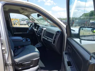 2018 Ram 1500 Express z VIN 3C6RR6KG4JG252350, wystawiony jako IAAI lot #42537585 z przebiegiem 202 104 mil mil oraz . Historia ofert i sprzedaży dostępna na DreamBid. Obrazek 5.