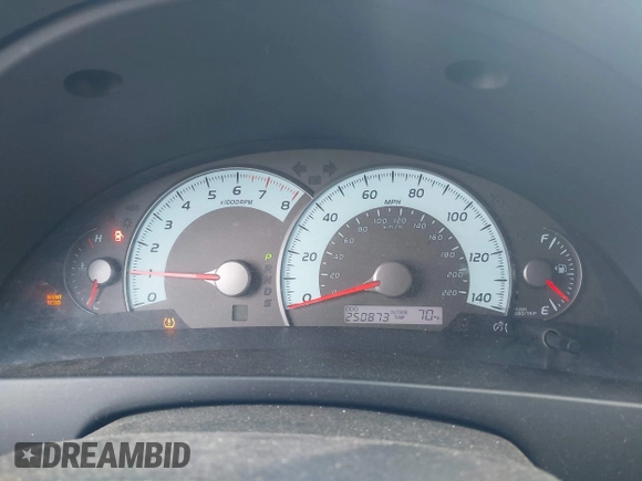 2011 Toyota Camry LE z VIN 4T1BF3EK7BU197078, wystawiony jako IAAI lot #42388549 z przebiegiem 250 873 mil mil oraz . Historia ofert i sprzedaży dostępna na DreamBid. Obrazek 7.
