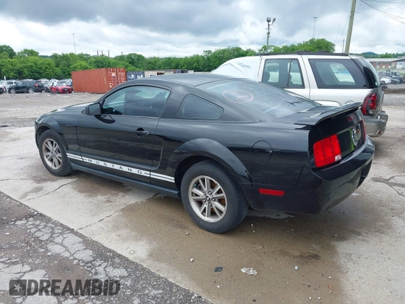 2005 Ford Mustang Deluxe with VIN 1ZVFT80N855159738, listed as a IAAI auction lot 42063276 with 214,063 mi miles. Bid and sale history available at carsss.com. Image 3.