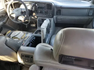 2004 GMC Yukon SLT with VIN 1GKEC13Z14R107724, listed as a Copart auction lot 72077674 with 289,734 mi miles and Salvage Title. Bid and sale history available at carsss.com. Image 8.