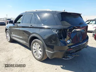 2022 Ford Explorer King Ranch z VIN 1FM5K8LCXNGA14552, wystawiony jako IAAI lot #40957270 z przebiegiem 50 460 mil mil oraz . Historia ofert i sprzedaży dostępna na DreamBid. Obrazek 3.