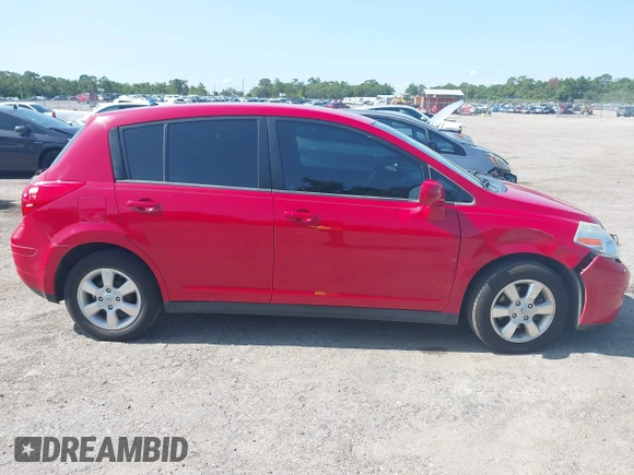 2012 Nissan Versa S z VIN 3N1BC1CP8CK274335, wystawiony jako IAAI lot #42418108 z przebiegiem 55 814 mil mil oraz . Historia ofert i sprzedaży dostępna na DreamBid. Obrazek 13.