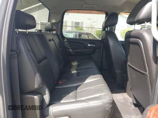 2014 GMC Sierra 2500HD SLT z VIN 1GT121C87EF192186, wystawiony jako IAAI lot #42112685 z przebiegiem 114 626 mil mil oraz . Historia ofert i sprzedaży dostępna na DreamBid. Obrazek 8.