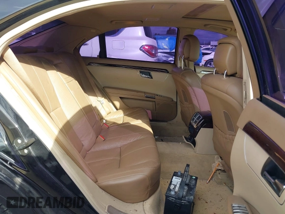 2007 Mercedes-Benz S 550 z VIN WDDNG71X07A111017, wystawiony jako IAAI lot #40911702 z przebiegiem 217 532 mil mil oraz . Historia ofert i sprzedaży dostępna na DreamBid. Obrazek 8.
