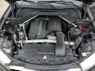 2015 BMW X5 xDrive35i z VIN 5UXKR0C58F0K60935, wystawiony jako Copart lot #50938855 z przebiegiem 129 232 mil mil oraz Czysty tytuł • Clean title. Historia ofert i sprzedaży dostępna na DreamBid. Obrazek 11.
