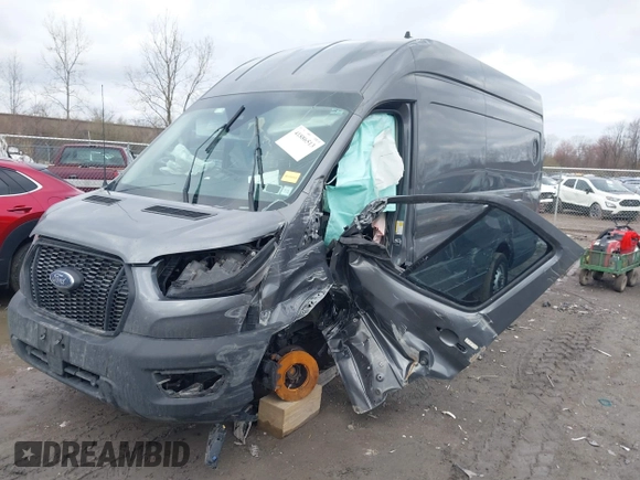 2023 Ford Transit Cargo z VIN 1FTBW3X86PKC01923, wystawiony jako IAAI lot #41886513 z przebiegiem 148 658 mil mil oraz . Historia ofert i sprzedaży dostępna na DreamBid. Obrazek 2.