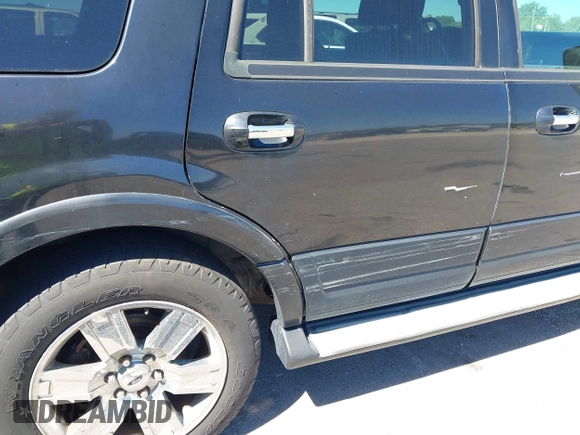 2007 Ford Expedition Limited with VIN 1FMFU19567LA52692, listed as a IAAI auction lot 41823596 with 195,673 mi miles. Bid and sale history available at carsss.com. Image 6.