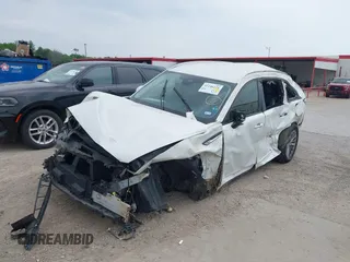 2025 Mazda CX-90 Select z VIN JM3KKAHD4S1195055, wystawiony jako IAAI lot #42246221 z przebiegiem Nie podano mil oraz . Historia ofert i sprzedaży dostępna na DreamBid. Obrazek 2.