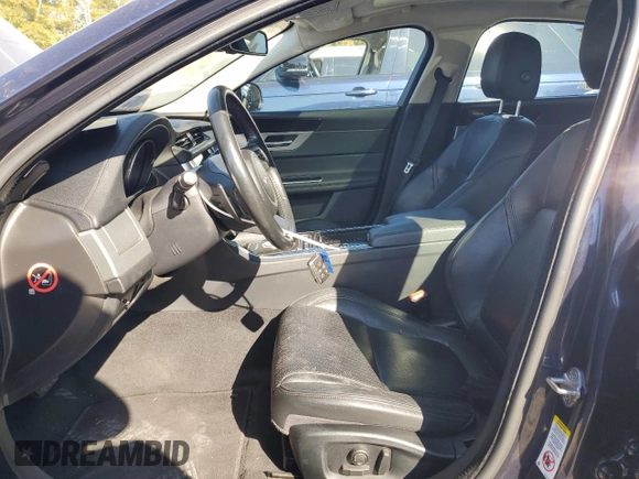 2016 Jaguar XF 35t Prestige with VIN SAJBK4BV6GCY17003, listed as a Copart auction lot 76336784 with 105,686 mi miles and Salvage Title. Bid and sale history available at carsss.com. Image 7.