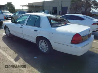 2008 Mercury Grand Marquis LS z VIN 2MEFM75V68X647087, wystawiony jako IAAI lot #41936416 z przebiegiem 263 636 mil mil oraz . Historia ofert i sprzedaży dostępna na DreamBid. Obrazek 3.
