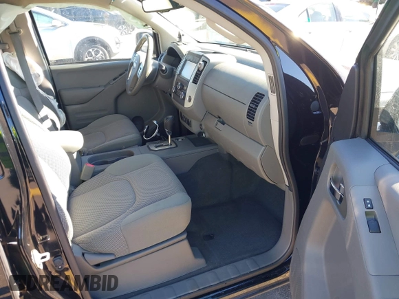2021 Nissan Frontier SV z VIN 1N6ED0EA6MN701370, wystawiony jako IAAI lot #41326550 z przebiegiem 63 107 mil mil oraz . Historia ofert i sprzedaży dostępna na DreamBid. Obrazek 5.