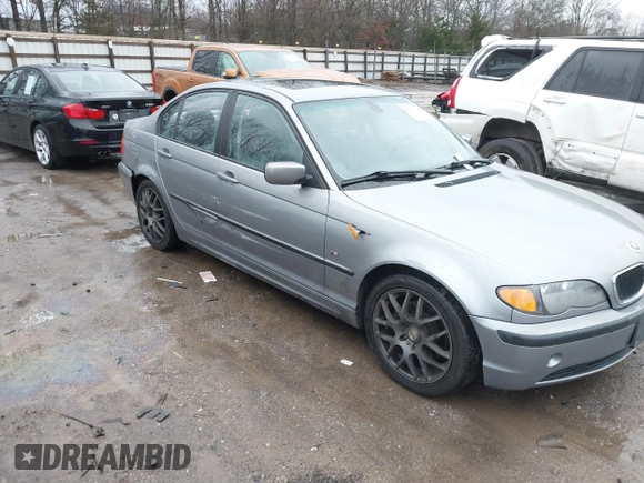2005 BMW 3 Series 325i with VIN WBAEV33445KX10986, listed as a IAAI auction lot 41560642 with 176,386 mi miles. Bid and sale history available at carsss.com. Image 6.