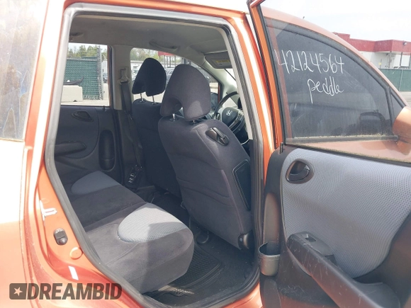 2007 Honda Fit Sport with VIN JHMGD38687S025450, listed as a IAAI auction lot 42124564 with 207,838 mi miles. Bid and sale history available at carsss.com. Image 8.