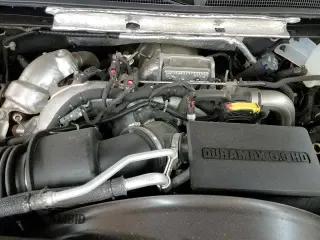 2020 Chevrolet Silverado 2500HD LTZ z VIN 1GC4YPEY9LF109575, wystawiony jako Copart lot #70943225 z przebiegiem 101 980 mil mil oraz Szkoda całkowita • Salvage title. Historia ofert i sprzedaży dostępna na DreamBid. Obrazek 13.