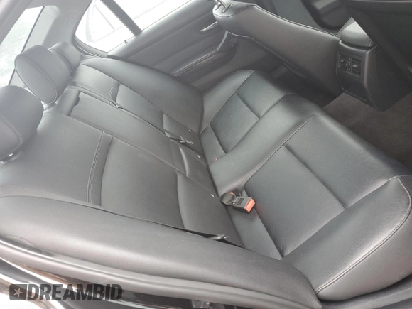 2011 BMW 3 Series 328i xDrive z VIN WBAPK5C59BA995157, wystawiony jako Copart lot #61009055 z przebiegiem 112 455 mil mil oraz Szkoda całkowita • Salvage title. Historia ofert i sprzedaży dostępna na DreamBid. Obrazek 10.