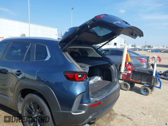 2023 Mazda CX-50 S Preferred Plus с VIN 7MMVABCM2PN129237, выставлен на аукционе IAAI как лот 41584165 с пробегом 43 174 миль миль и . История ставок и продаж доступна на DreamBid. Изображение 17.