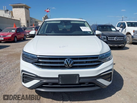 2024 Volkswagen Tiguan SE с VIN 3VV2B7AX9RM123637, выставлен на аукционе IAAI как лот 42446754 с пробегом 20 573 миль миль и . История ставок и продаж доступна на DreamBid. Изображение 12.