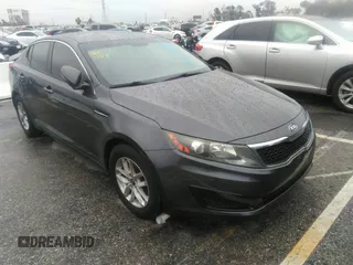 2011 Kia Optima LX z VIN KNAGM4A77B5174432, wystawiony jako IAAI lot #35585076 z przebiegiem 110 860 mil mil oraz . Historia ofert i sprzedaży dostępna na DreamBid. Obrazek 1.