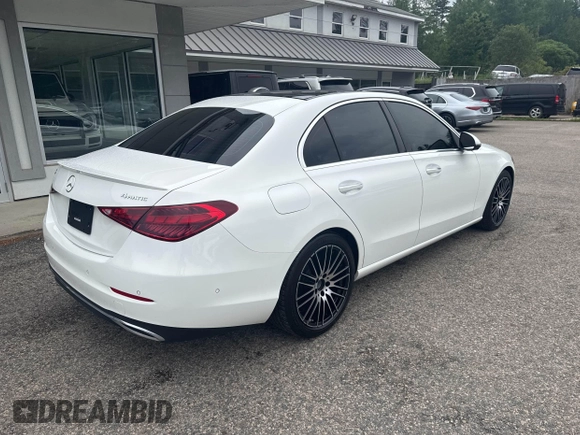 2022 Mercedes-Benz C 300 z VIN W1KAF4HB5NR016400, wystawiony jako IAAI lot #42467013 z przebiegiem 81 656 mil mil oraz . Historia ofert i sprzedaży dostępna na DreamBid. Obrazek 4.