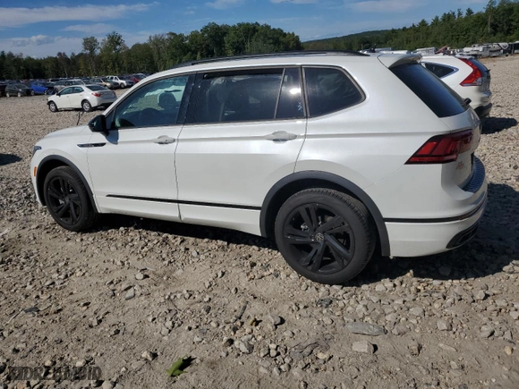 2023 Volkswagen Tiguan SE R-Line Black with VIN 3VV8B7AXXPM134962, listed as a Copart auction lot 70761024 with 17,783 mi miles and Salvage Title. Bid and sale history available at carsss.com. Image 2.
