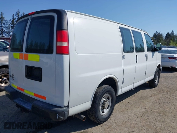 2012 Chevrolet Express Cargo Van with VIN 1GCWGFCB0C1117727, listed as a IAAI auction lot 42105038 with 204,472 mi miles. Bid and sale history available at carsss.com. Image 4.