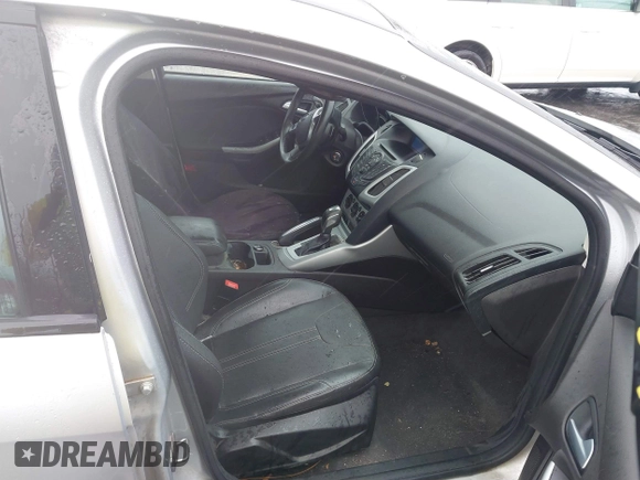 2013 Ford Focus SE with VIN 1FADP3F22DL354250, listed as a IAAI auction lot 41727693 with 171,011 mi miles. Bid and sale history available at carsss.com. Image 5.