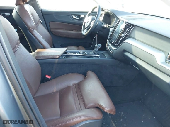 2019 Volvo XC60 Momentum with VIN LYVA22RK0KB306636, listed as a IAAI auction lot 41539565 with 66,610 mi miles. Bid and sale history available at carsss.com. Image 5.