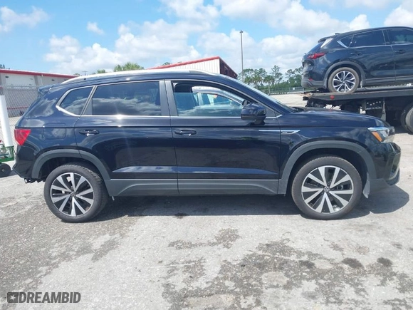2024 Volkswagen Taos SE with VIN 3VVEX7B27RM124612, listed as a IAAI auction lot 41921014 with 8,880 mi miles. Bid and sale history available at carsss.com. Image 14.