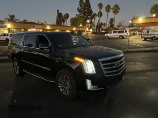 2018 Cadillac Escalade z VIN 1GYS4GKJ7JR306518, wystawiony jako Copart lot #73895064 z przebiegiem 129 681 mil mil oraz Szkoda całkowita • Salvage title. Historia ofert i sprzedaży dostępna na DreamBid. Obrazek 1.