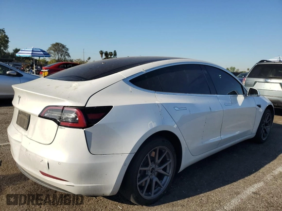 2020 Tesla Model 3 Standard Range Plus z VIN 5YJ3E1EAXLF644911, wystawiony jako Copart lot #52390785 z przebiegiem 138 783 mil mil oraz Szkoda całkowita • Salvage title. Historia ofert i sprzedaży dostępna na DreamBid. Obrazek 3.