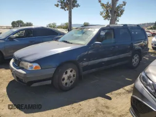 2000 Volvo V70 with VIN YV1LZ56D2Y2667012, listed as a Copart auction lot 70434844 with 121,255 mi miles and Salvage Title. Bid and sale history available at carsss.com. Image 1.