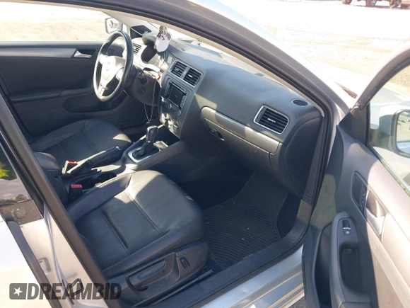 2014 Volkswagen Jetta TDI w/Premium with VIN 3VWLL7AJ2EM359341, listed as a IAAI auction lot 42030959 with 74,273 mi miles and . Bid and sale history available at DreamBid. Image 5.
