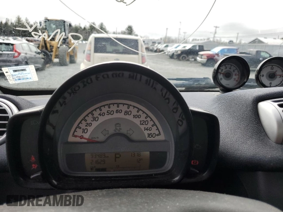 2011 Smart fortwo Pure z VIN WMEEJ3BA5BK487747, wystawiony jako Copart lot #49703445 z przebiegiem 93 489 mil mil oraz Szkoda całkowita • Salvage title. Historia ofert i sprzedaży dostępna na DreamBid. Obrazek 9.