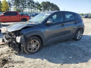 2021 Hyundai Kona SE z VIN KM8K12AA3MU635197, wystawiony jako Copart lot #52049665 z przebiegiem 90 258 mil mil oraz Szkoda całkowita • Salvage title. Historia ofert i sprzedaży dostępna na DreamBid. Obrazek 1.