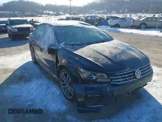 2018 Volkswagen Passat S z VIN 1VWAA7A33JC006276, wystawiony jako IAAI lot #41587094 z przebiegiem 130 109 mil mil oraz . Historia ofert i sprzedaży dostępna na DreamBid. Obrazek 1.