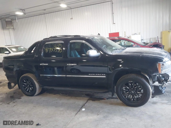 2011 Chevrolet Avalanche LTZ with VIN 3GNTKGE39BG192060, listed as a IAAI auction lot 41757583 with 90,335 mi miles. Bid and sale history available at carsss.com. Image 13.