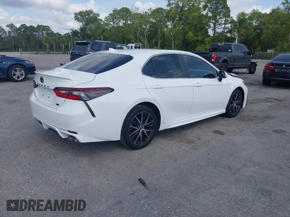 2022 Toyota Camry SE with VIN 4T1T11AK7NU668664, listed as a IAAI auction lot 41861383 with 7,843 mi miles. Bid and sale history available at carsss.com. Image 4.