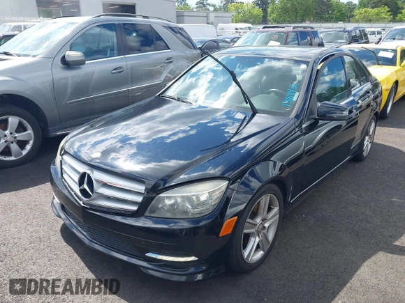 2011 Mercedes-Benz C 300 Sport z VIN WDDGF8BB9BR138442, wystawiony jako IAAI lot #42191668 z przebiegiem 114 255 mil mil oraz . Historia ofert i sprzedaży dostępna na DreamBid. Obrazek 2.