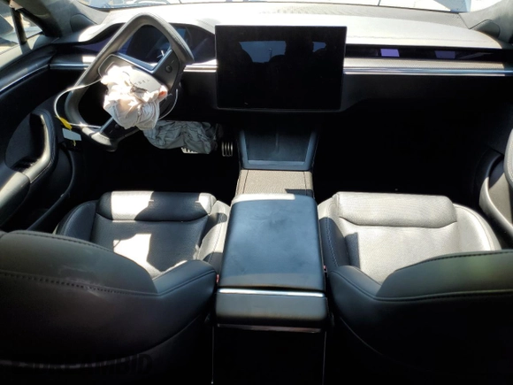 2022 Tesla Model S Plaid z VIN 5YJSA1E62NF471696, wystawiony jako Copart lot #56249555 z przebiegiem Nie podano mil oraz Szkoda całkowita • Salvage title. Historia ofert i sprzedaży dostępna na DreamBid. Obrazek 8.