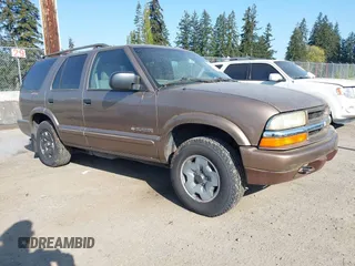 2004 Chevrolet Blazer LS z VIN 1GNDT13XX4K131557, wystawiony jako IAAI lot #42085978 z przebiegiem 199 479 mil mil oraz . Historia ofert i sprzedaży dostępna na DreamBid. Obrazek 1.