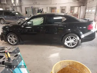 2014 Dodge Avenger SXT z VIN 1C3CDZCB3EN156146, wystawiony jako IAAI lot #42000054 z przebiegiem 149 166 mil mil oraz . Historia ofert i sprzedaży dostępna na DreamBid. Obrazek 14.