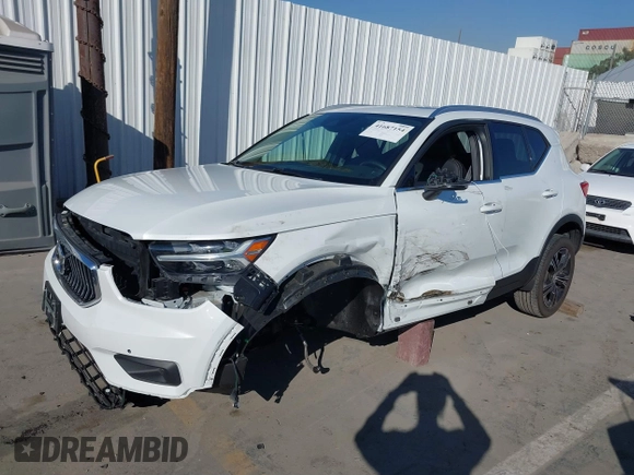 2020 Volvo XC40 Inscription with VIN YV4AC2HL5L2306199, listed as a IAAI auction lot 41687154 with 22,061 mi miles. Bid and sale history available at carsss.com. Image 17.