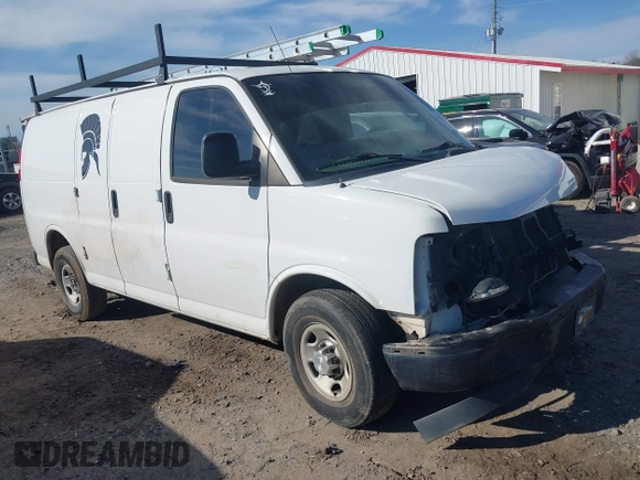2017 Chevrolet Express Cargo Van with VIN 1GCWGAFF8H1139628, listed as a IAAI auction lot 41673116 with 173,895 mi miles. Bid and sale history available at carsss.com. Image 1.