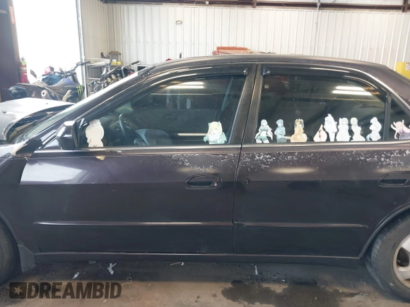 1999 Honda Accord EX z VIN 1HGCG5658XA034945, wystawiony jako IAAI lot #41687146 z przebiegiem 234 497 mil mil oraz . Historia ofert i sprzedaży dostępna na DreamBid. Obrazek 15.