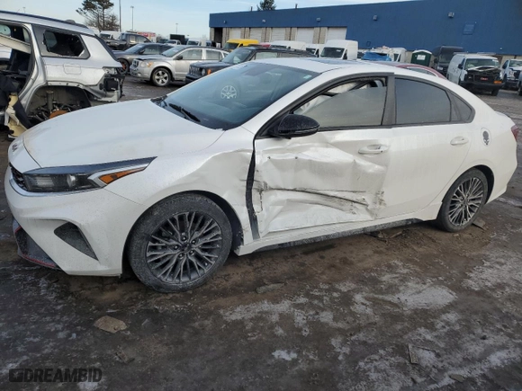 2022 Kia Forte GT-Line with VIN 3KPF54ADXNE494869, listed as a Copart auction lot 43401785 with 25,450 mi miles and Salvage Title. Bid and sale history available at carsss.com. Image 1.