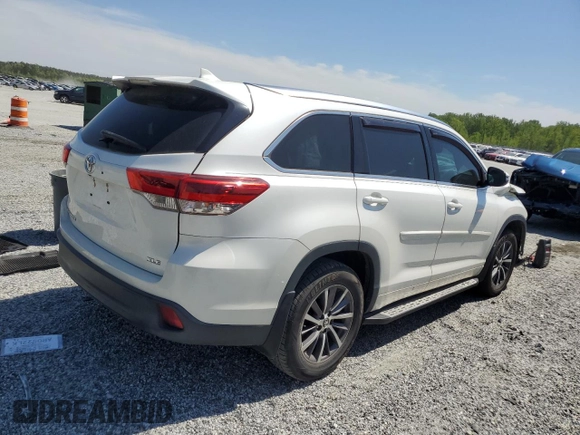 2018 Toyota Highlander SE with VIN 5TDKZRFH2JS271947, listed as a Copart auction lot 53381585 with 101,148 mi miles and Salvage title. Bid and sale history available at DreamBid. Image 3.