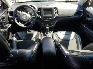 2020 Jeep Cherokee Latitude Plus z VIN 1C4PJLLB1LD605734, wystawiony jako Copart lot #56411515 z przebiegiem 91 496 mil mil oraz Szkoda całkowita • Salvage title. Historia ofert i sprzedaży dostępna na DreamBid. Obrazek 8.
